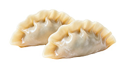 两个半透明饺子特写图片