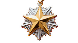 金色五角星勋章特写图片