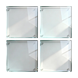 四块透明玻璃板整齐排列