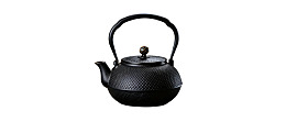 黑色铸铁茶壶特写图片