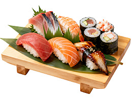 精美寿司拼盘摆放在木质托盘上
