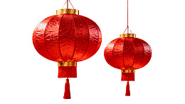 两个红色灯笼悬挂于白色背景