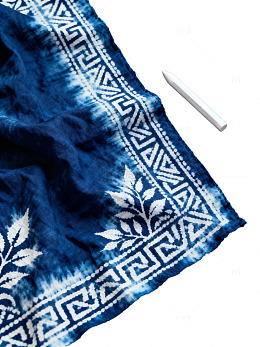 蓝白植物印花布料