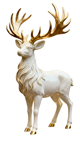 白色鹿雕像配金色鹿角
