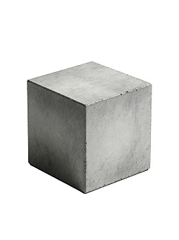 灰色混凝土立方体静置于白色背景