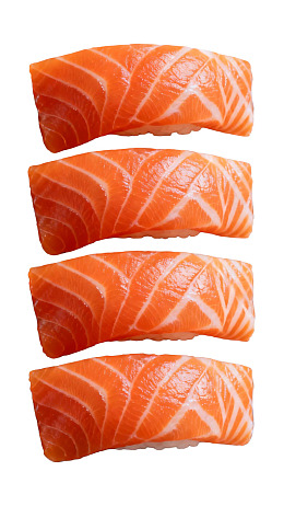 四块新鲜三文鱼寿司整齐排列