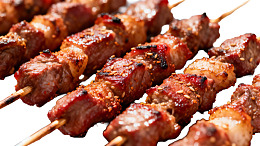 烤制牛肉串色泽诱人图片