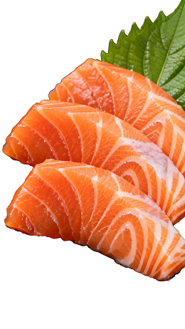 三片新鲜三文鱼刺身配绿叶