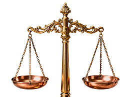 金色天平象征公平正义