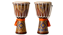 两件装饰精美非洲鼓图片