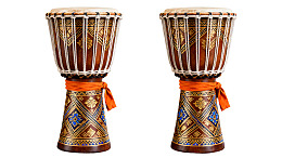 两件装饰精美非洲鼓图片