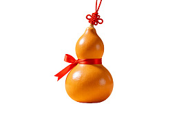 悬挂的红绳葫芦装饰品