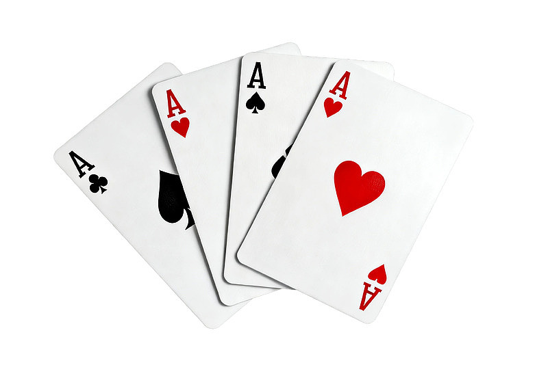 四张扑克A牌并排展示