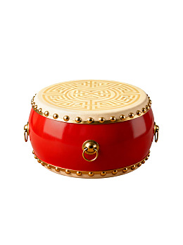 红色鼓面带有金色图案的中国传统鼓