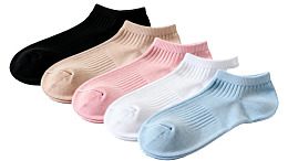 五双彩色低帮袜子排列展示