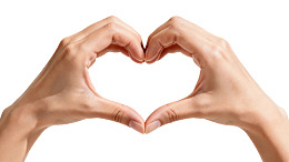 双手比心形表达爱意图片