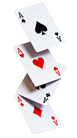 四张扑克牌空中飞舞图片