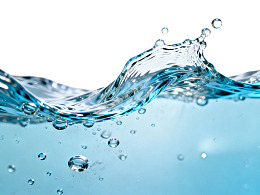 水波与气泡的动态瞬间