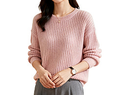 粉色针织毛衣搭配灰色裤子