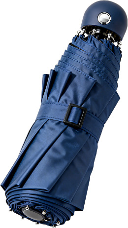 蓝色折叠雨伞特写图片