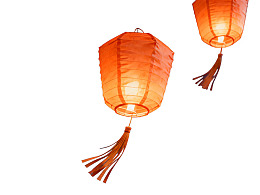 橙色纸灯笼悬挂发光图片