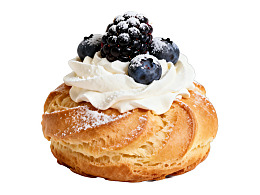 金黄色酥皮配奶油和浆果