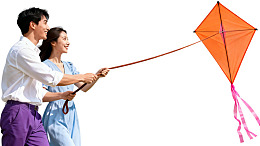 情侣放飞橙色风筝图片