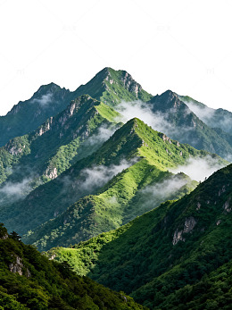 云雾缭绕青山翠