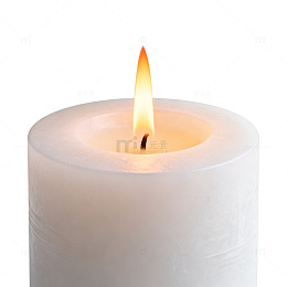 白色蜡烛燃烧特写