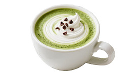 抹茶拿铁配奶油和巧克力