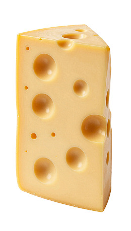 一块带有孔洞的黄色奶酪