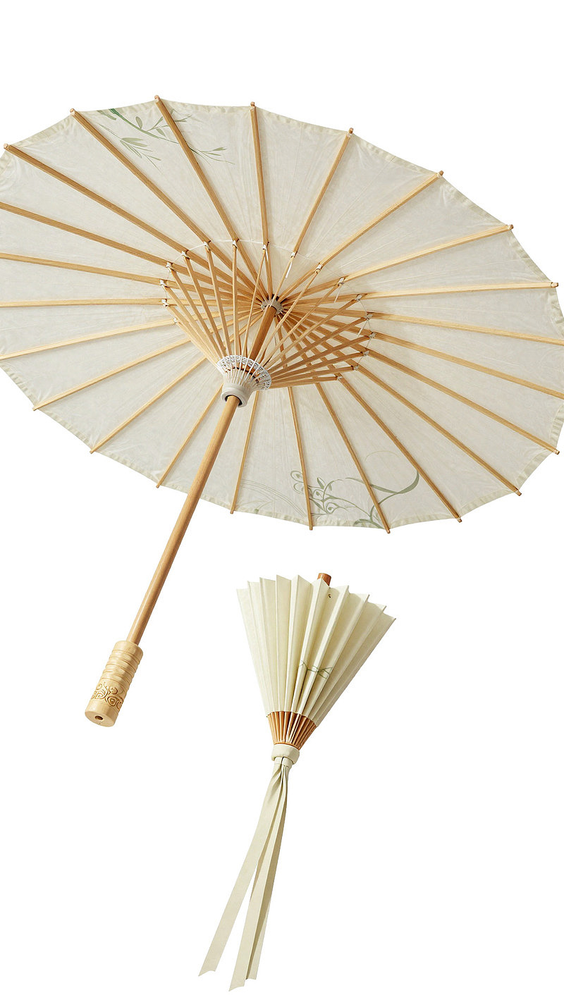 传统纸伞与扇子静物展示