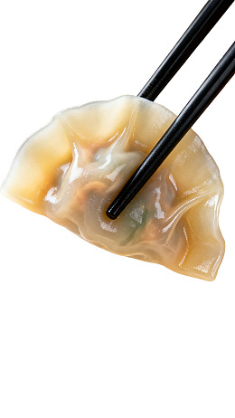 筷子夹起半透明饺子图片