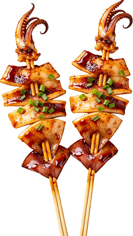 鱿鱼串配年糕和葱花图片