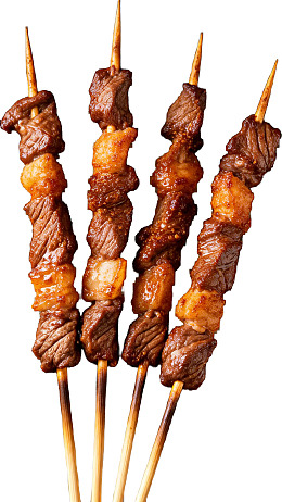 四串烤肉串特写图片