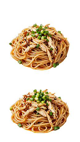 两份拌面配葱花图片