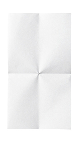 白色纸张折叠形成的几何图案