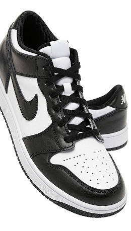 黑白配色运动鞋特写图片