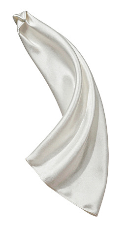 白色丝质围巾优雅飘逸