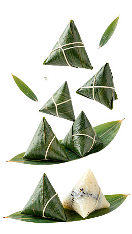 粽子与粽叶的静物展示
