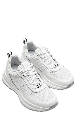 白色运动鞋简约时尚图片