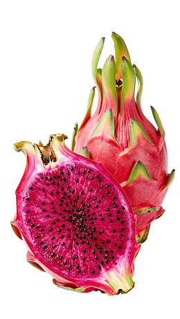 切开的火龙果展示其鲜艳果肉