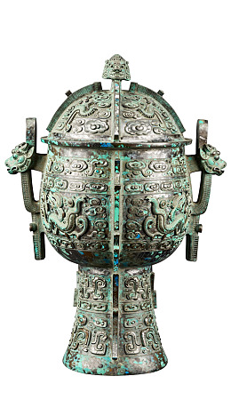 古代青铜器皿精美龙纹装饰