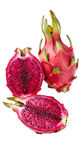 火龙果切开展示鲜艳果肉