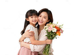 温馨母女鲜花拥抱写真