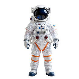 宇航员身穿白色太空服站立