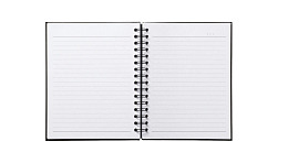 打开的空白线圈笔记本