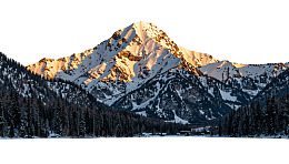 雪山映湖林木环绕冬日美景