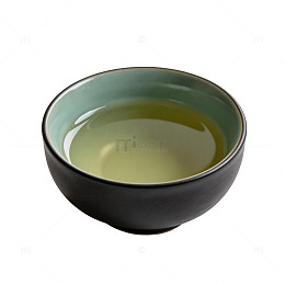 黑釉青内釉品茗杯盛绿茶元素