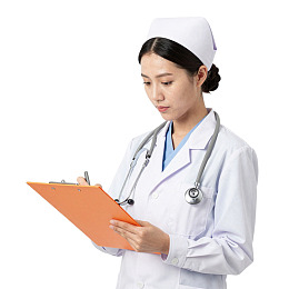 护士记录病历专注工作